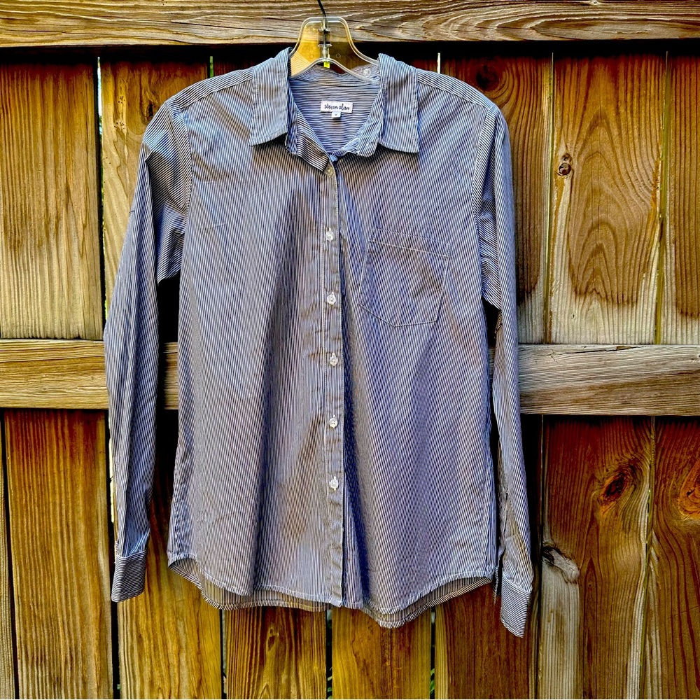 Stephen Alan pintuck button down blouse, medium, seersucker blue, excellent